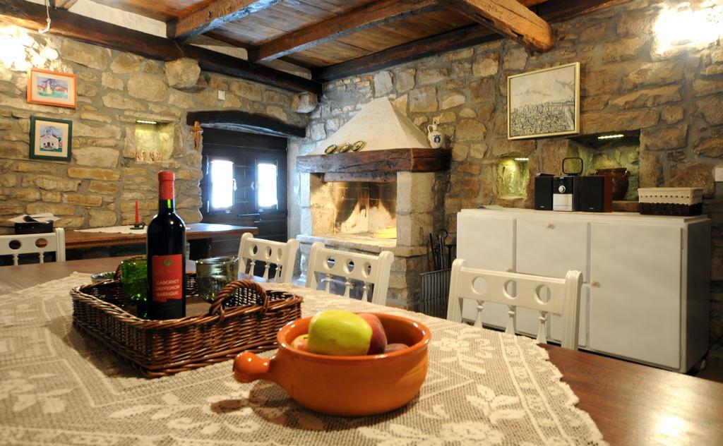 Holiday Homes Poli Svetega Antona Gracisce Номер фото