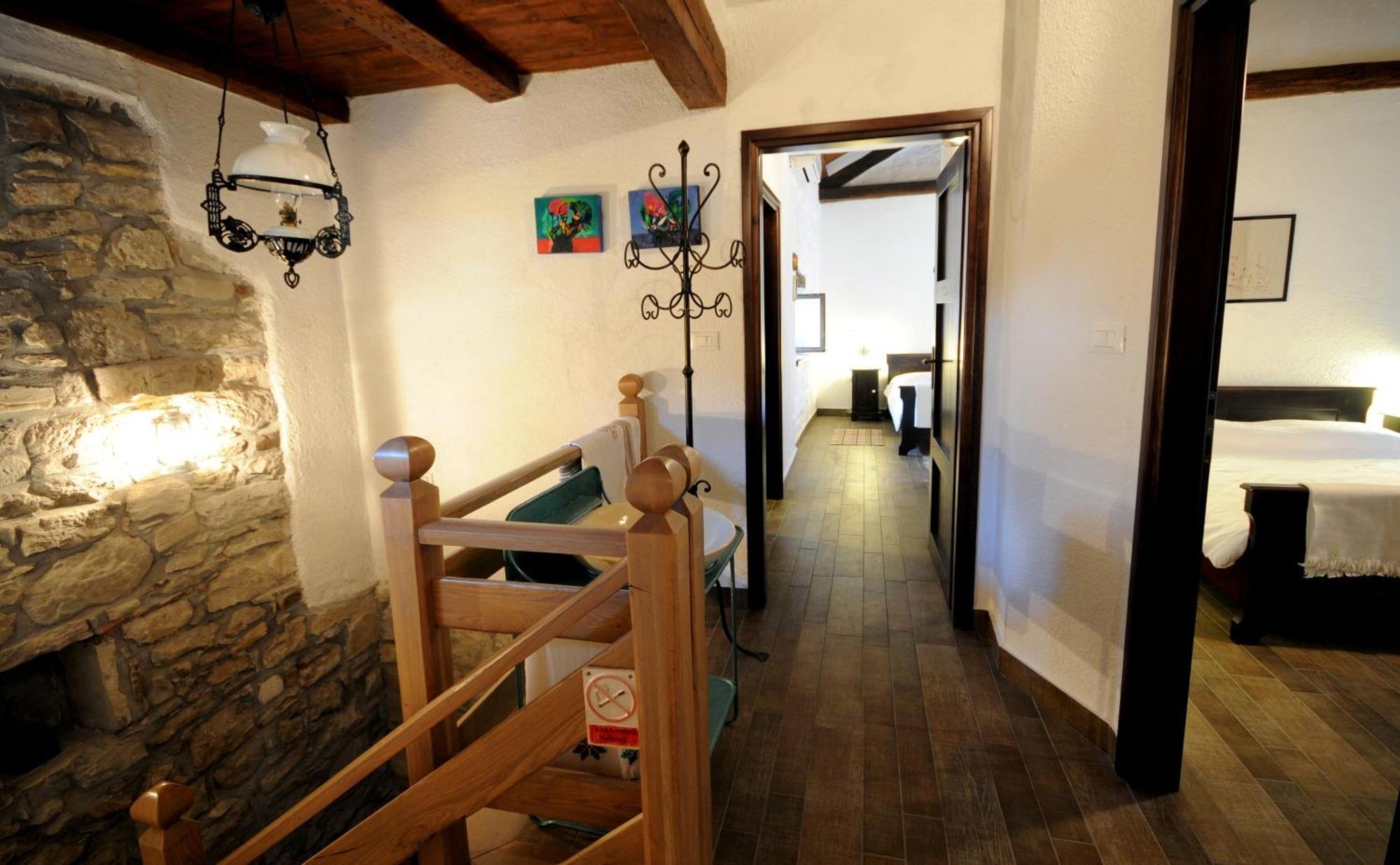 Holiday Homes Poli Svetega Antona Gracisce Экстерьер фото