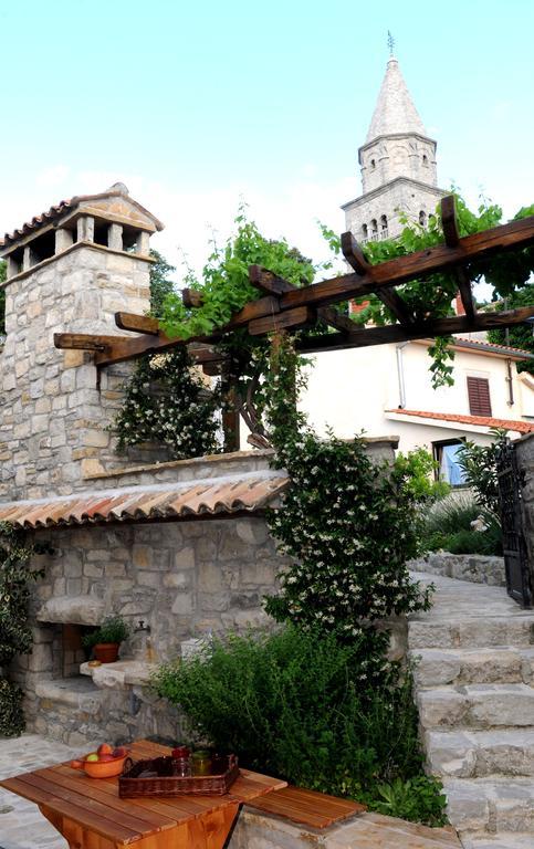 Holiday Homes Poli Svetega Antona Gracisce Экстерьер фото