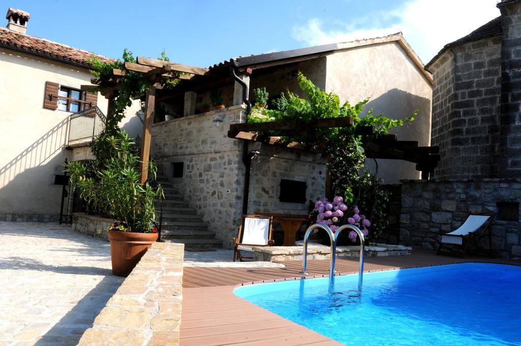 Holiday Homes Poli Svetega Antona Gracisce Экстерьер фото