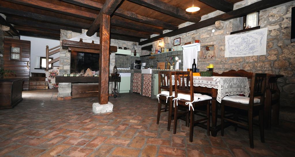 Holiday Homes Poli Svetega Antona Gracisce Экстерьер фото