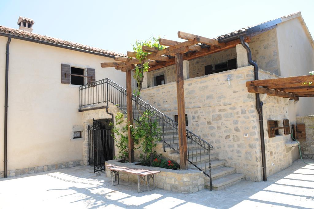 Holiday Homes Poli Svetega Antona Gracisce Номер фото