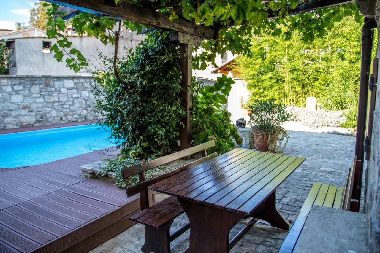 Holiday Homes Poli Svetega Antona Gracisce Экстерьер фото