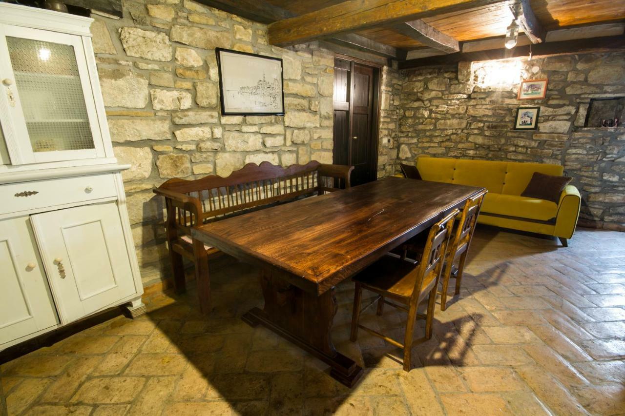 Holiday Homes Poli Svetega Antona Gracisce Экстерьер фото