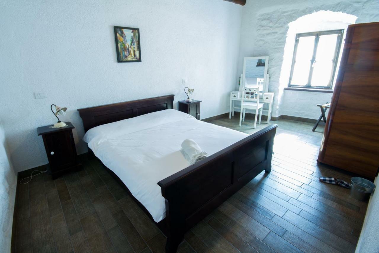Holiday Homes Poli Svetega Antona Gracisce Экстерьер фото