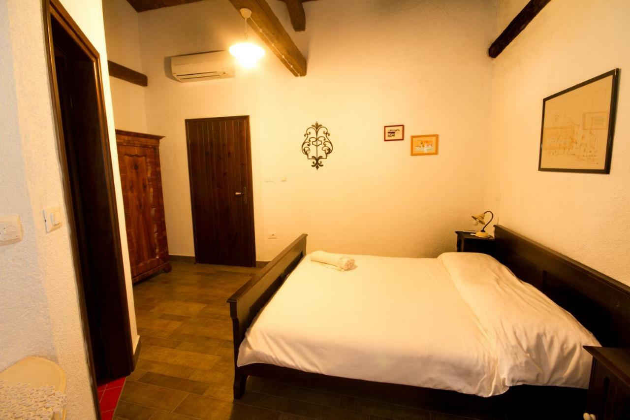 Holiday Homes Poli Svetega Antona Gracisce Экстерьер фото