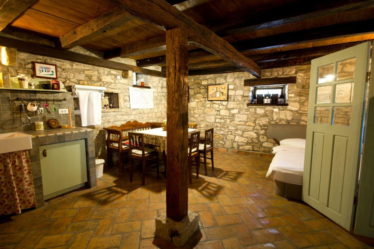 Holiday Homes Poli Svetega Antona Gracisce Экстерьер фото
